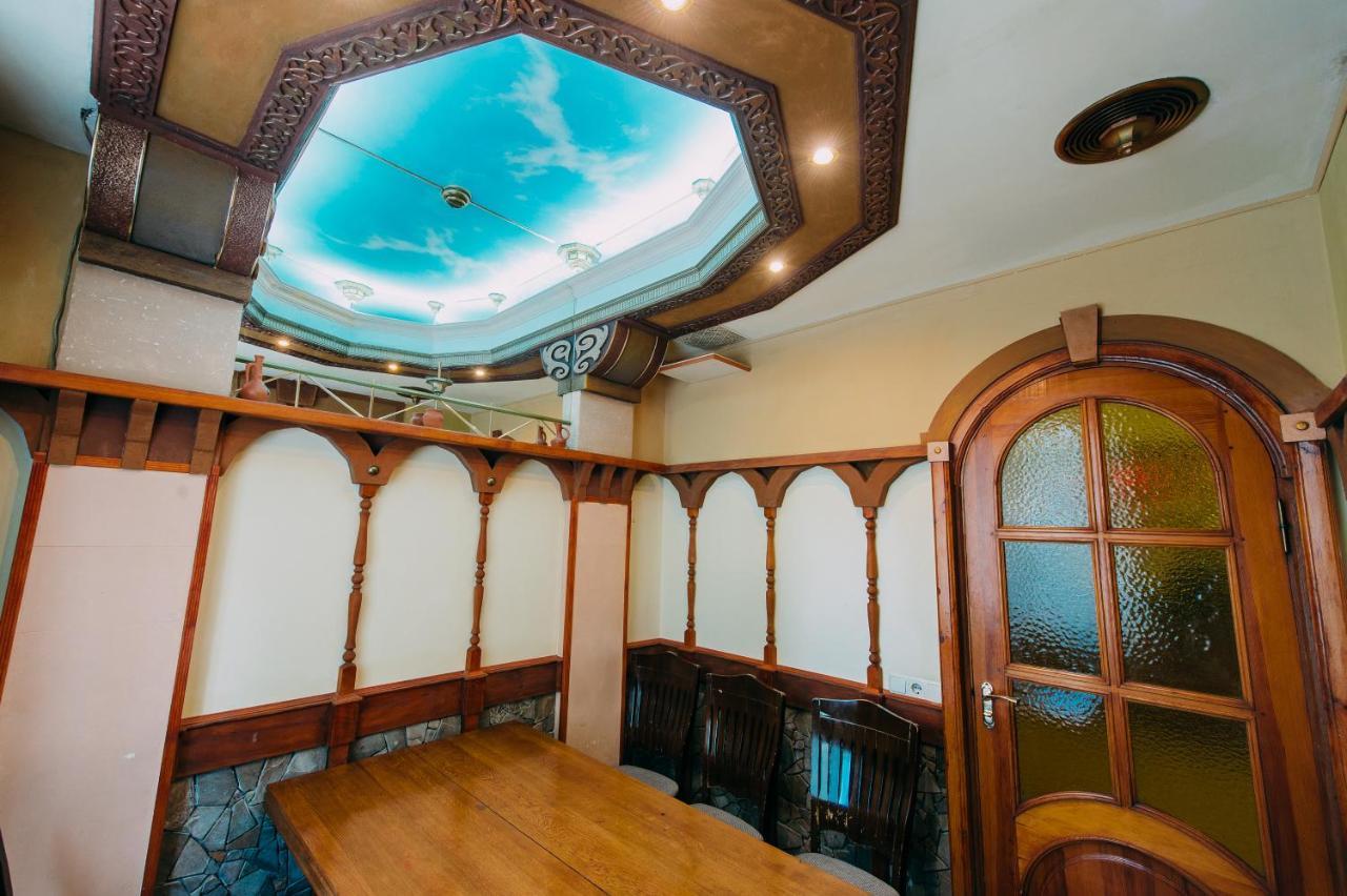 Urartu Hotel Kharkiv Eksteriør billede