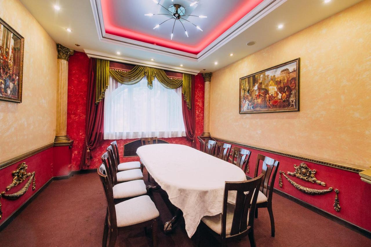 Urartu Hotel Kharkiv Eksteriør billede