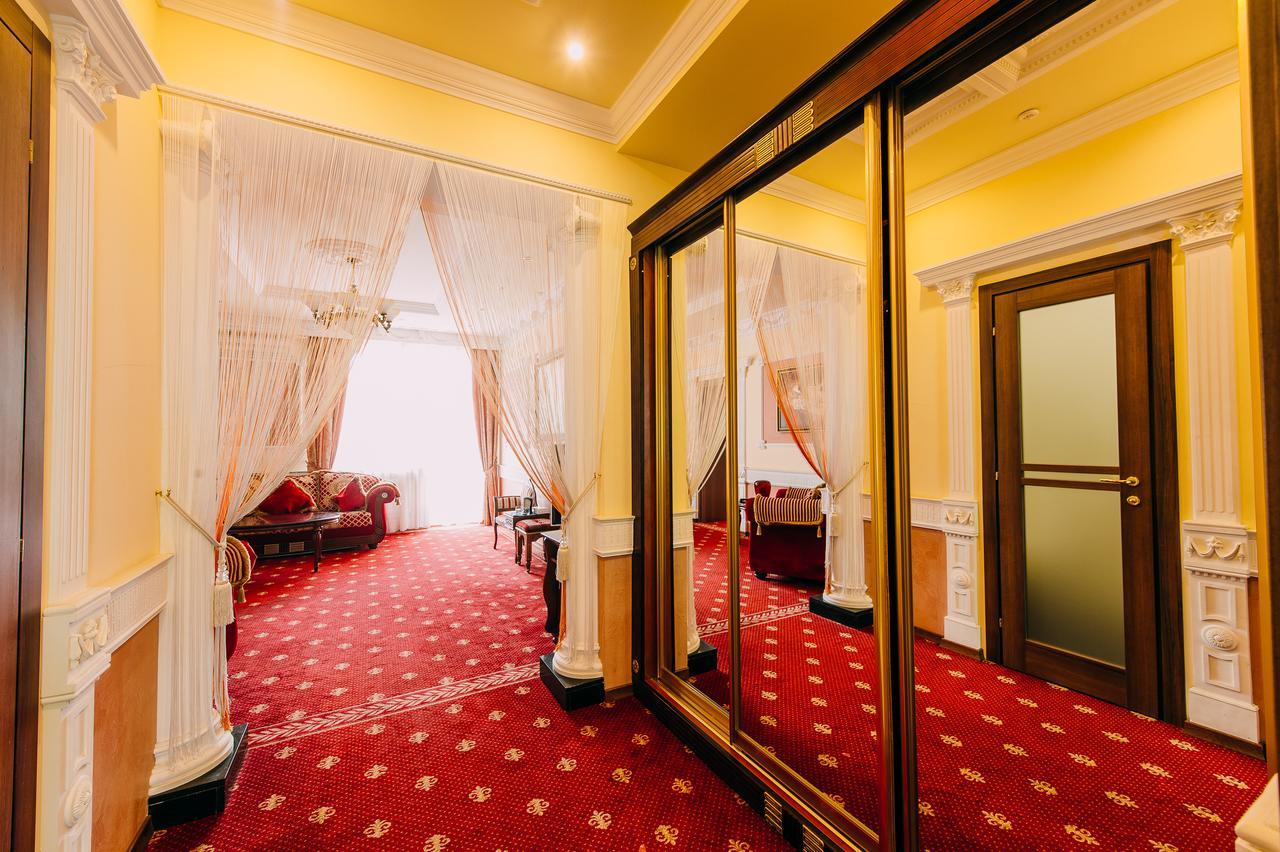 Urartu Hotel Kharkiv Eksteriør billede